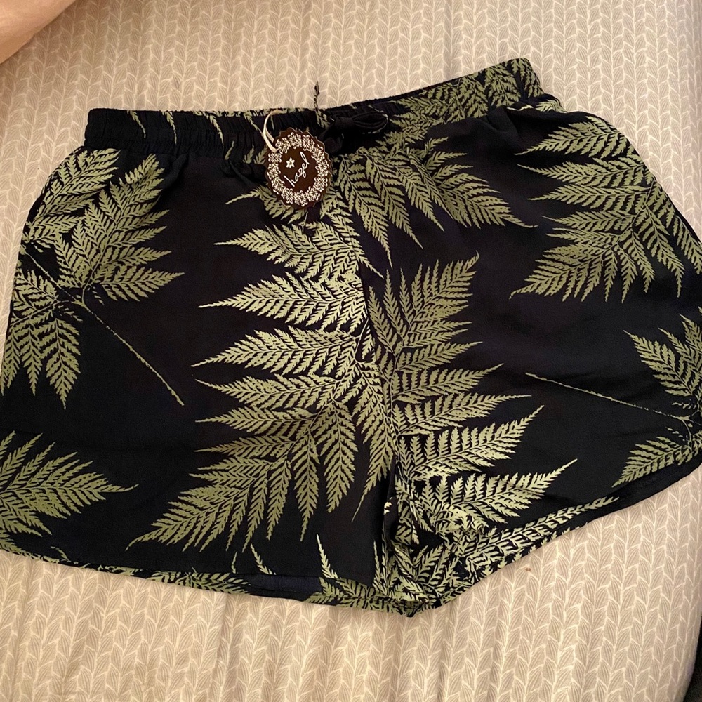 NWT Hazel Boutique Tropical Leaf Drawstring Shorts